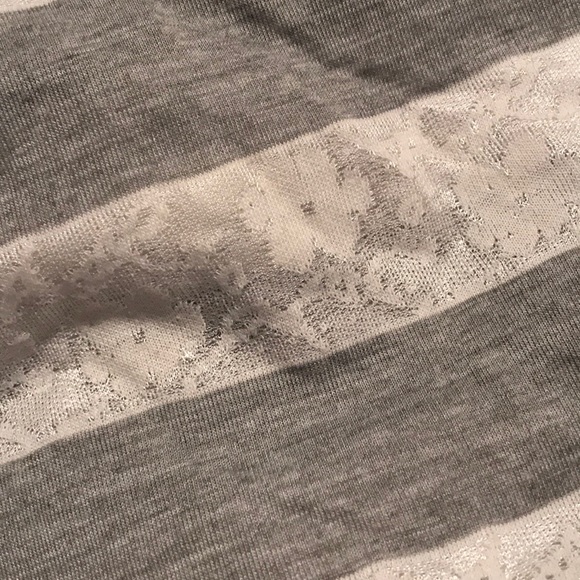 Cute top - Picture 3 of 4